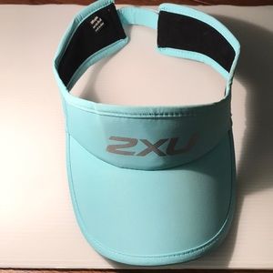 Like new! 2XU Running Visor